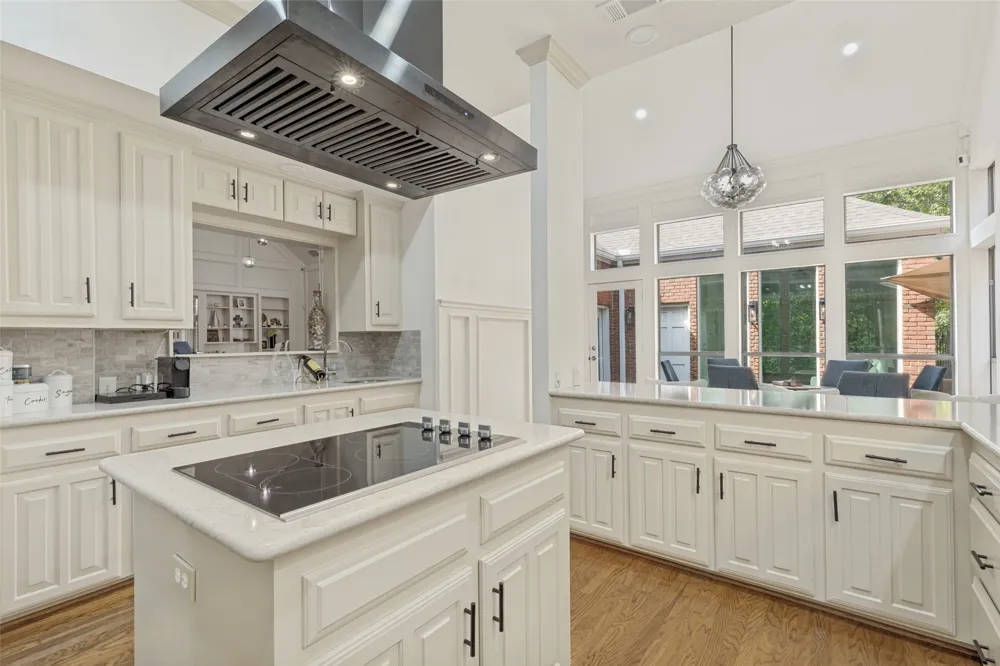 7 Queensview Court Dallas, TX 75225