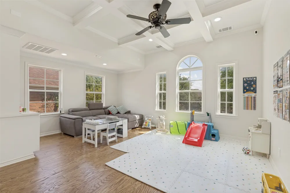 7 Queensview Court Dallas, TX 75225