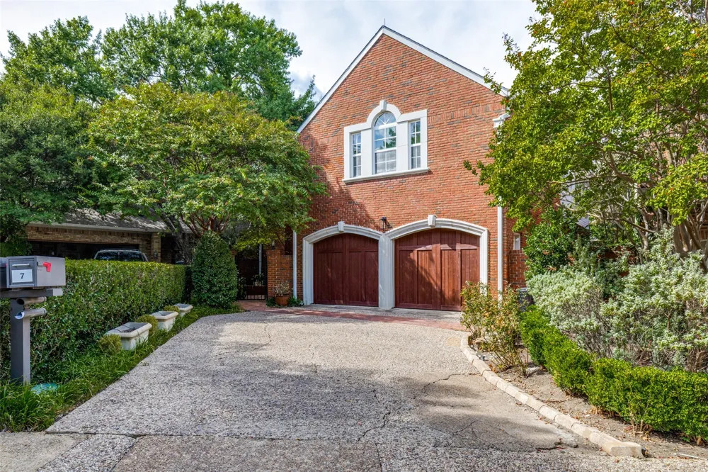 7 Queensview Court Dallas, TX 75225