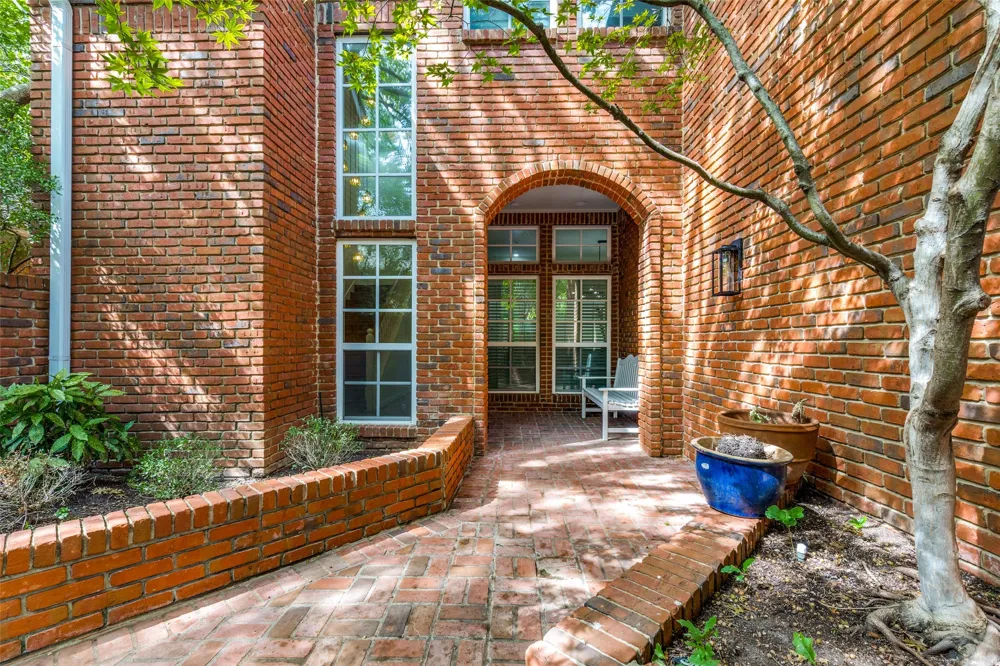 7 Queensview Court Dallas, TX 75225