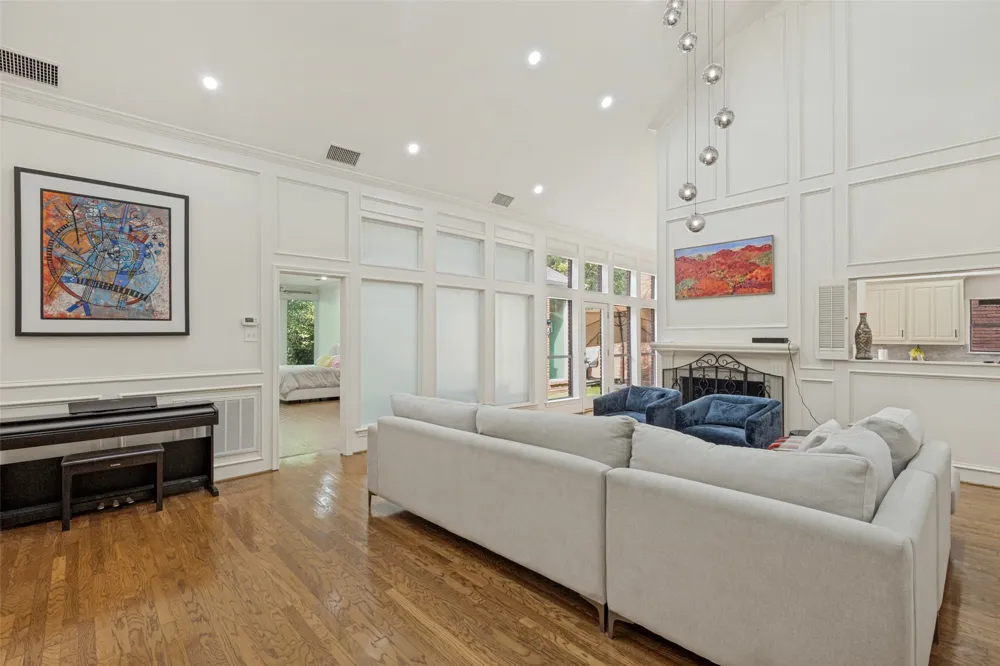 7 Queensview Court Dallas, TX 75225