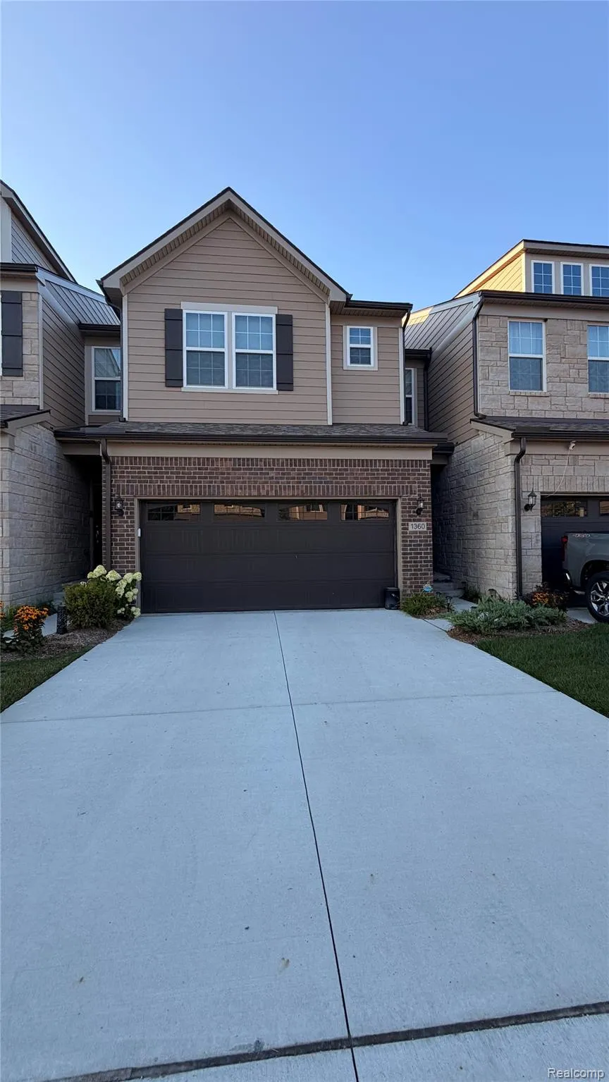1360 Addison Circle Commerce Charter Township, MI 48390