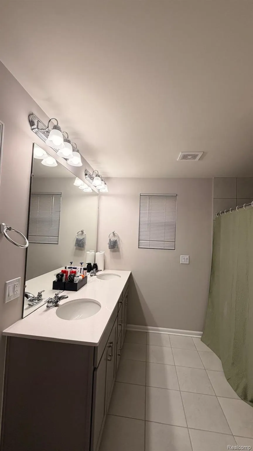 1360 Addison Circle Commerce Charter Township, MI 48390