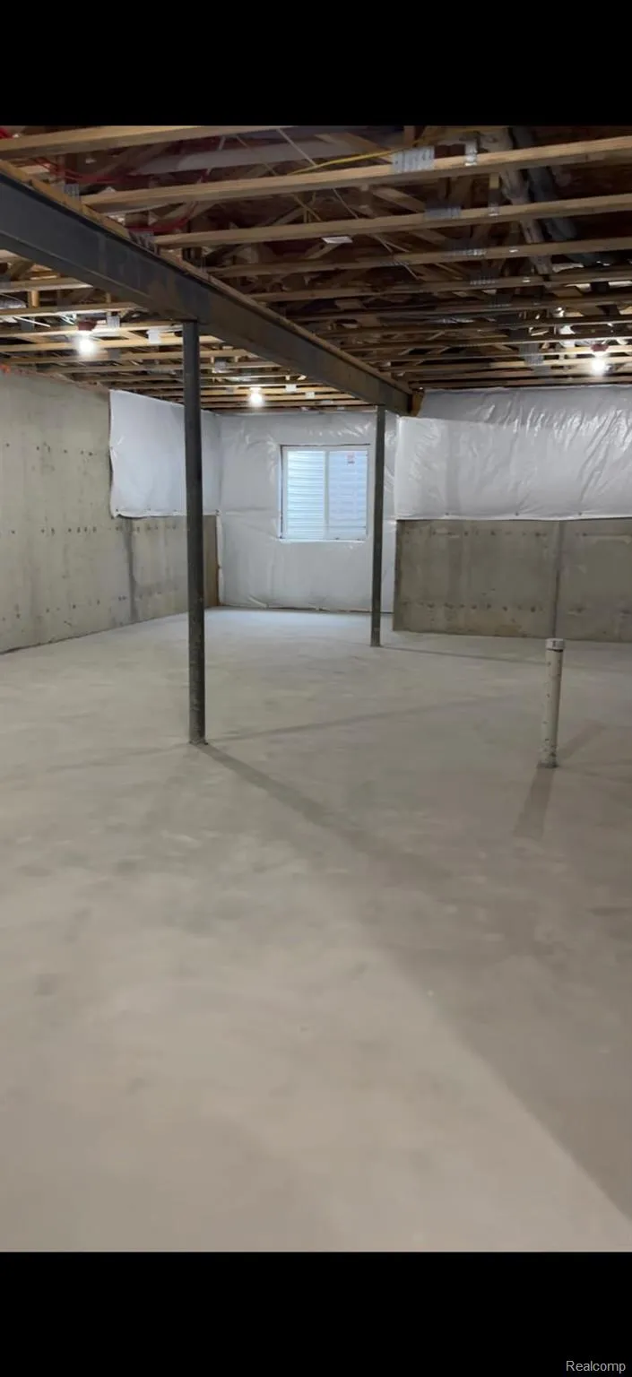 1360 Addison Circle Commerce Charter Township, MI 48390