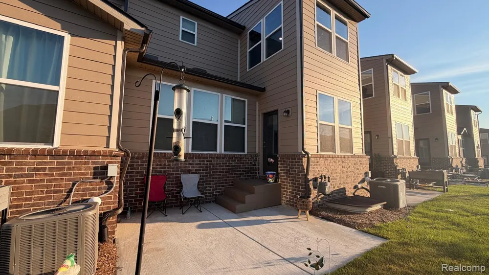 1360 Addison Circle Commerce Charter Township, MI 48390