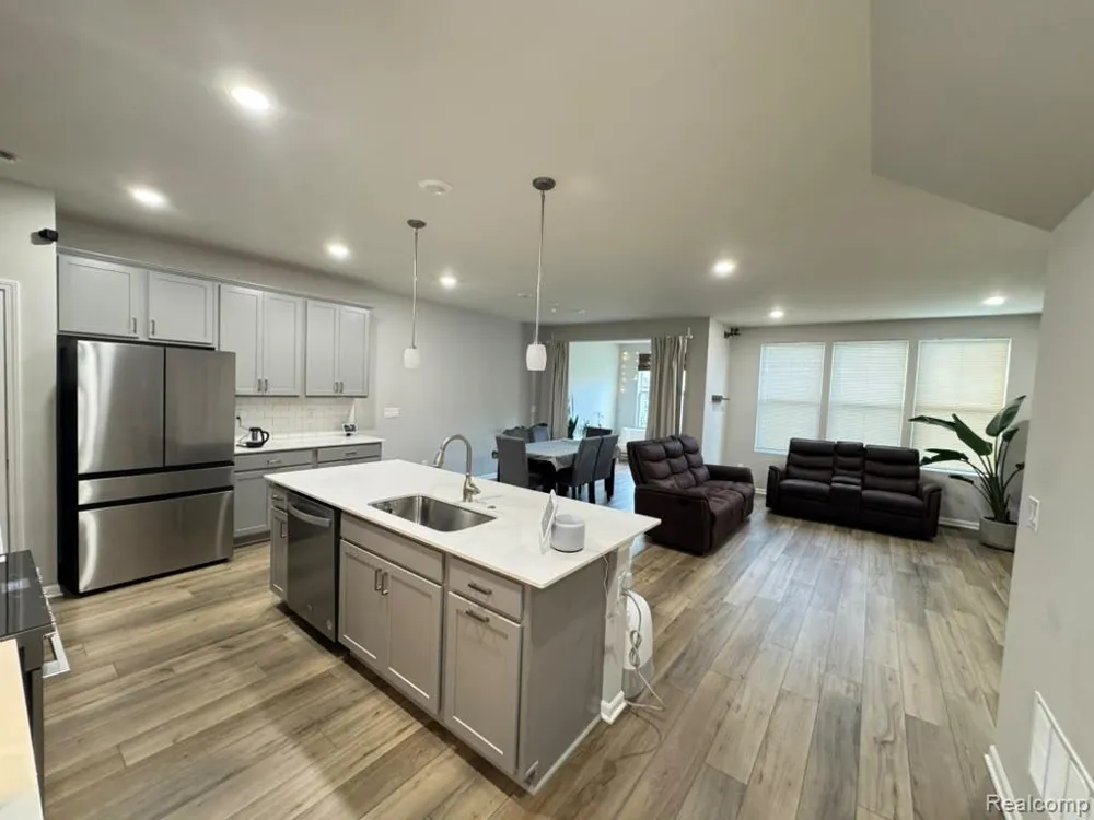 1360 Addison Circle Commerce Charter Township, MI 48390