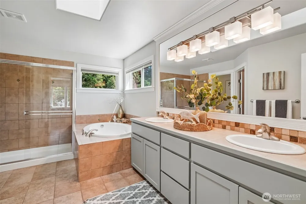 7333 N Creek Loop Gig Harbor, WA 98335