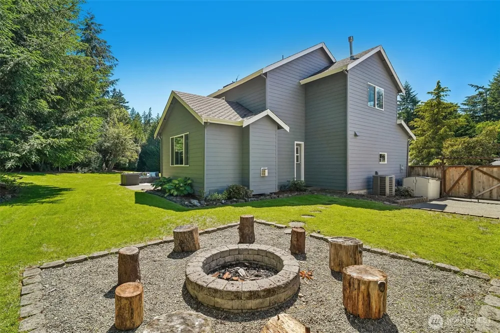 7333 N Creek Loop Gig Harbor, WA 98335