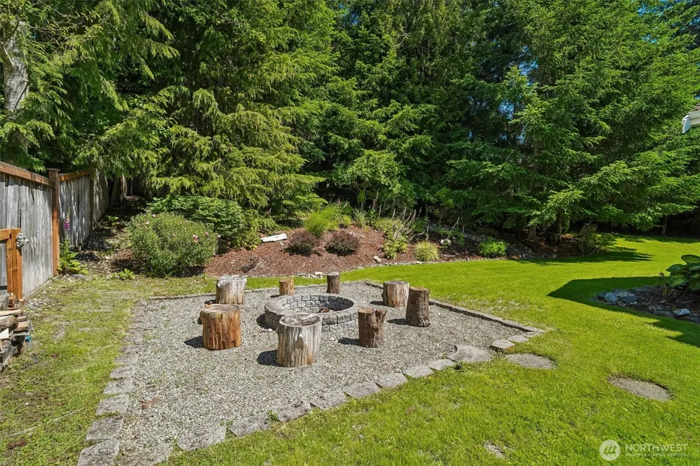 7333 N Creek Loop Gig Harbor, WA 98335