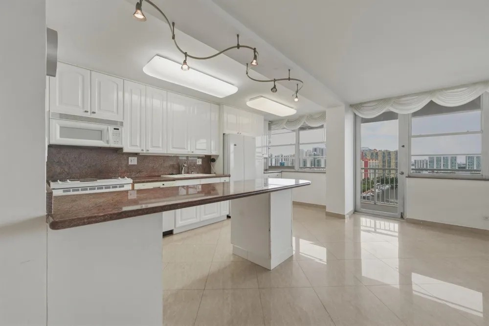 250 174TH STREET #1719 Sunny Isles Beach, FL 33160