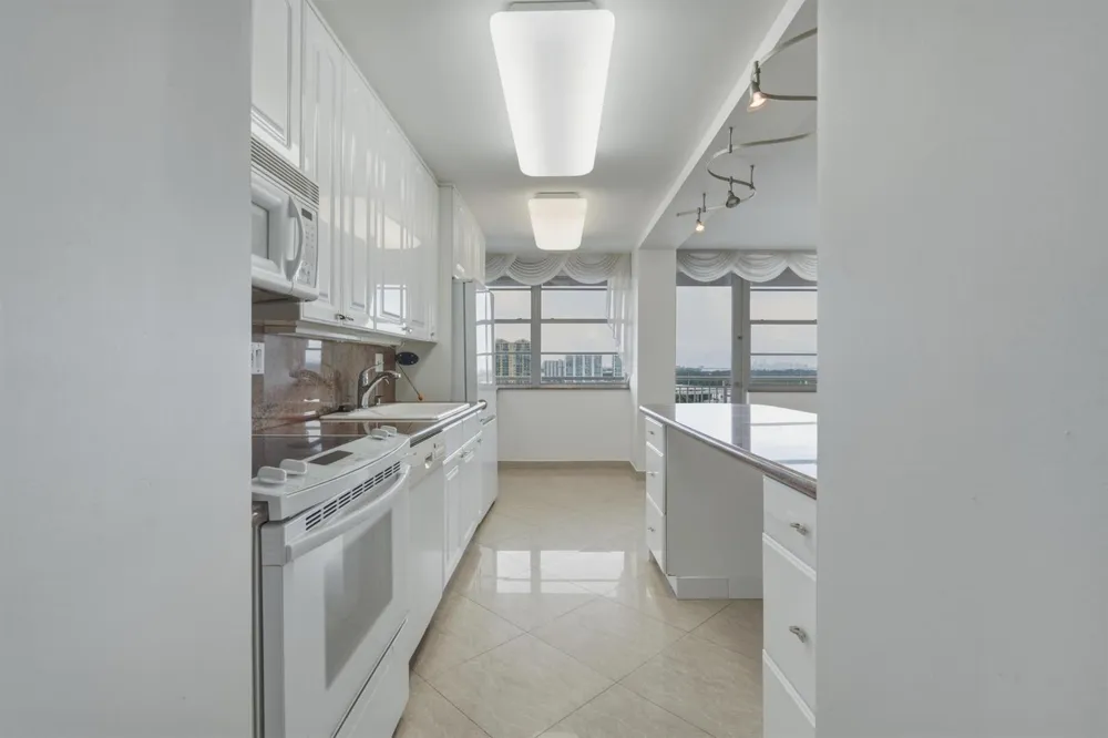 250 174TH STREET #1719 Sunny Isles Beach, FL 33160