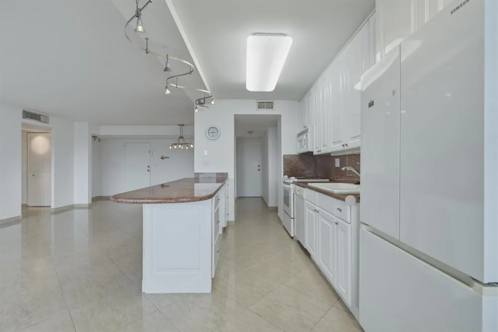 250 174TH STREET #1719 Sunny Isles Beach, FL 33160