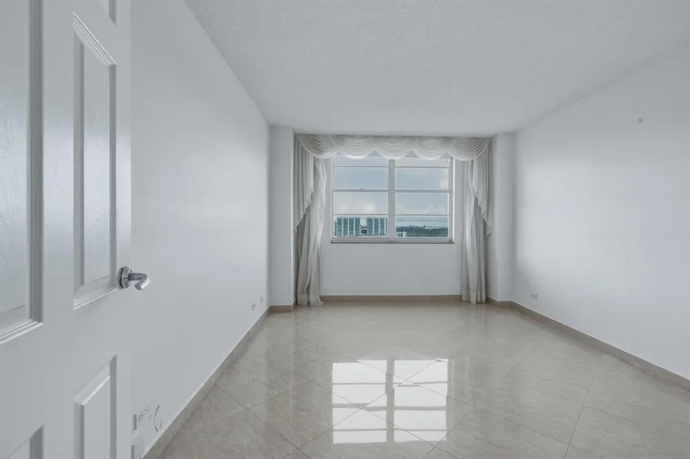 250 174TH STREET #1719 Sunny Isles Beach, FL 33160
