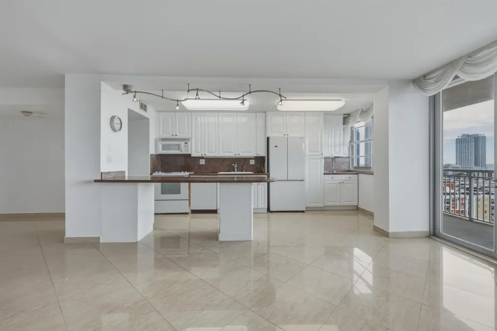 250 174TH STREET #1719 Sunny Isles Beach, FL 33160