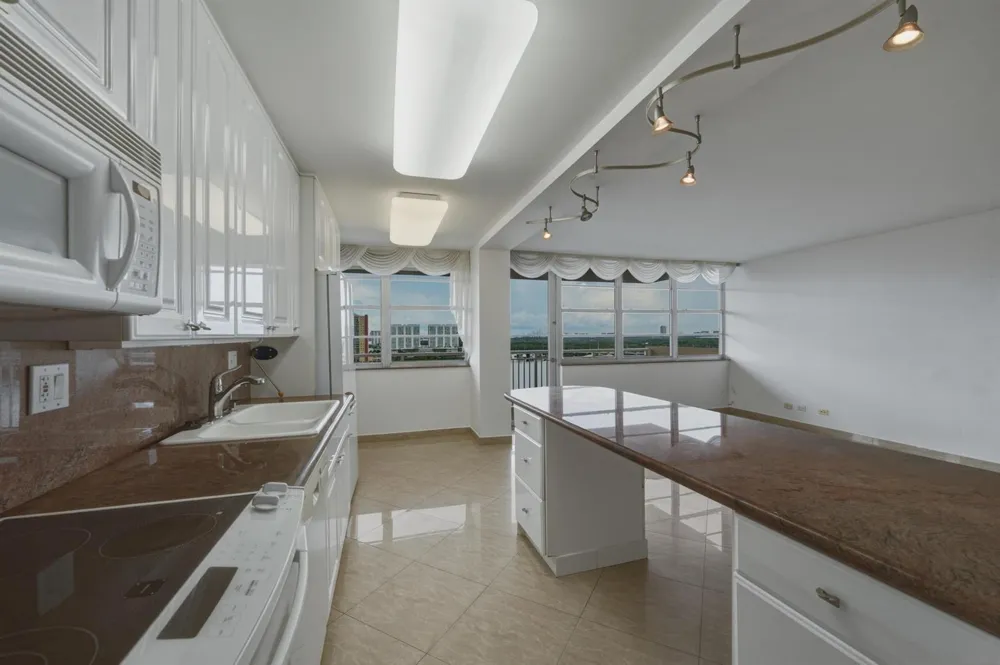 250 174TH STREET #1719 Sunny Isles Beach, FL 33160