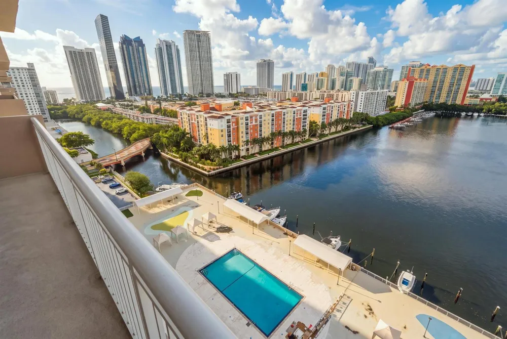 250 174TH STREET #1719 Sunny Isles Beach, FL 33160