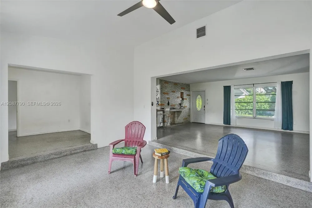 18500 NE 23rd Ct Miami, FL 33180