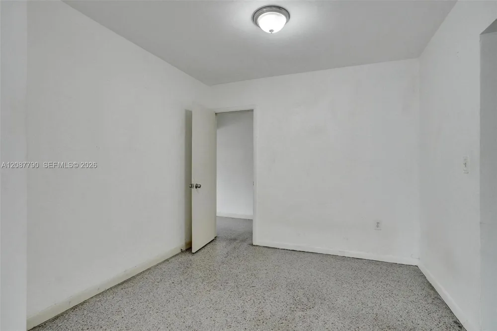 18500 NE 23rd Ct Miami, FL 33180