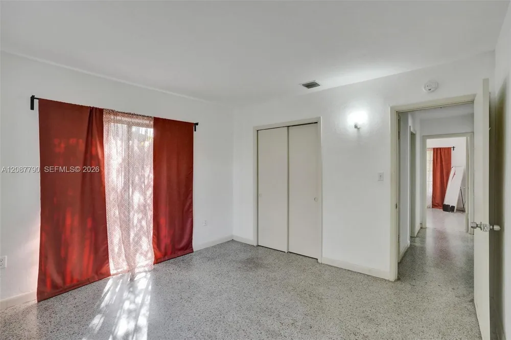 18500 NE 23rd Ct Miami, FL 33180