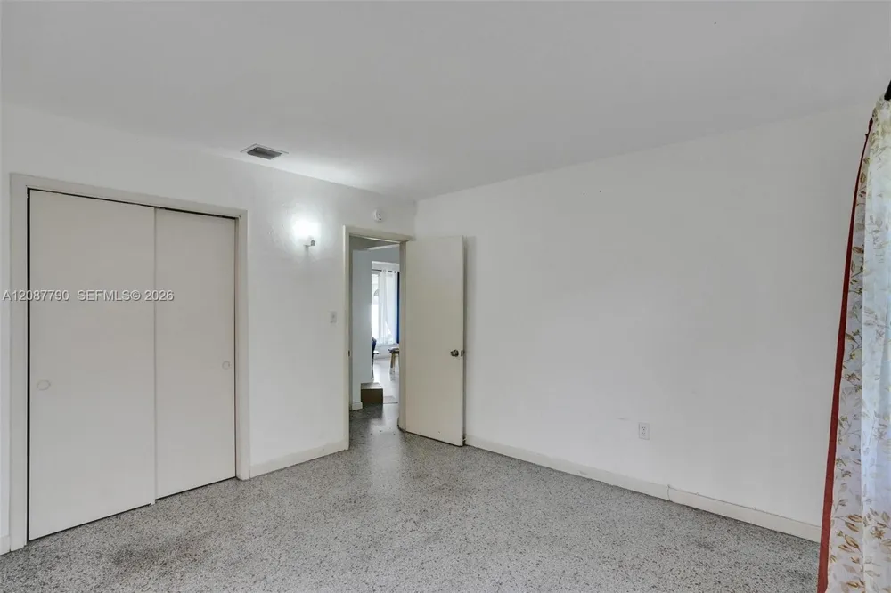 18500 NE 23rd Ct Miami, FL 33180