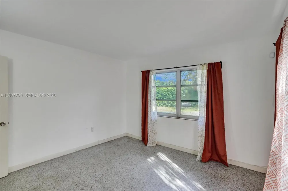 18500 NE 23rd Ct Miami, FL 33180