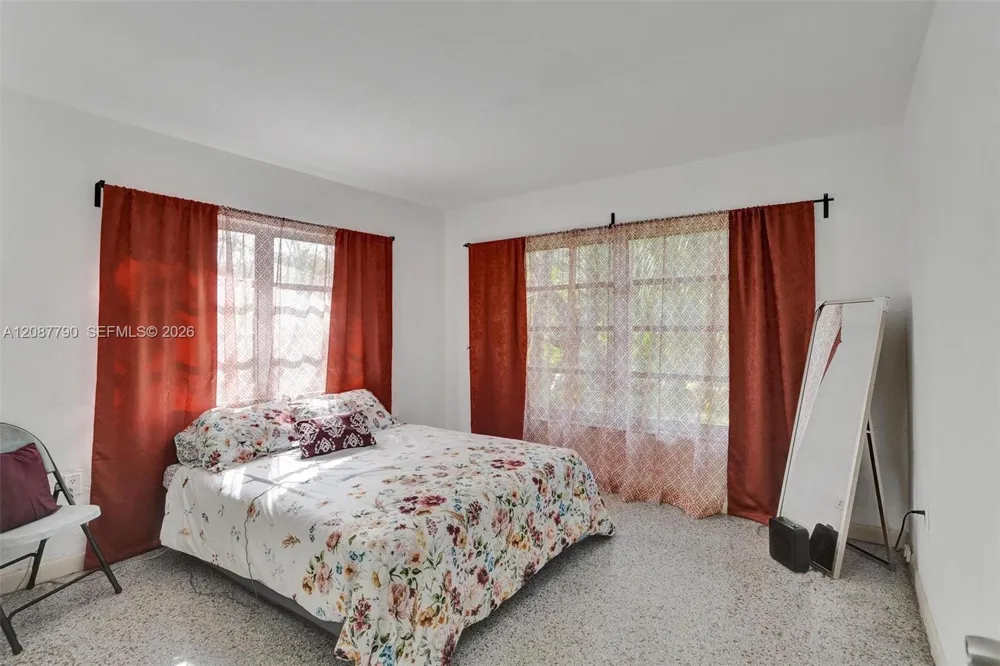 18500 NE 23rd Ct Miami, FL 33180