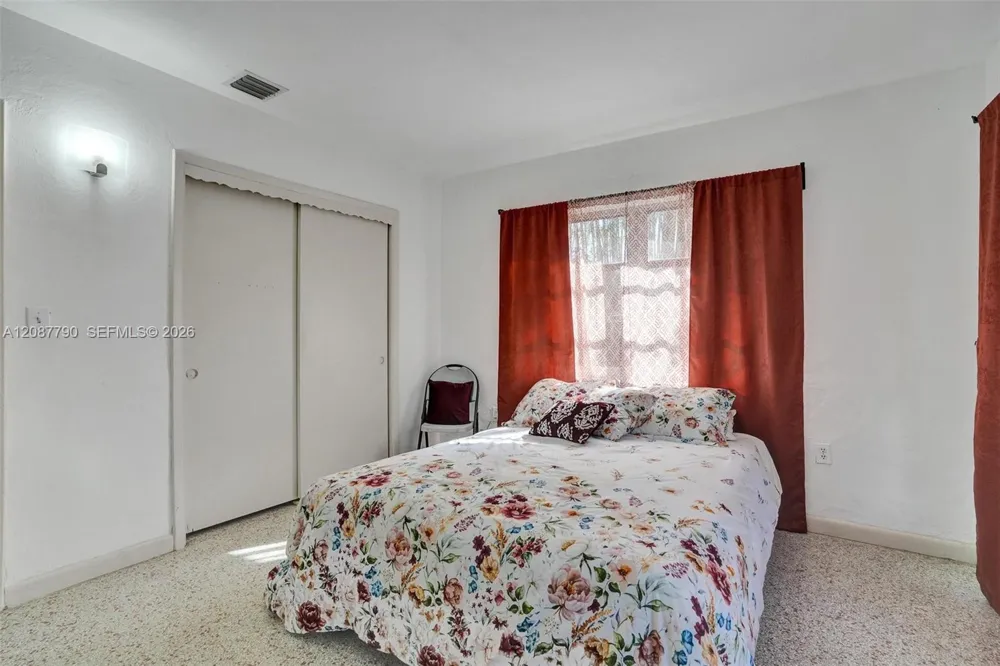18500 NE 23rd Ct Miami, FL 33180