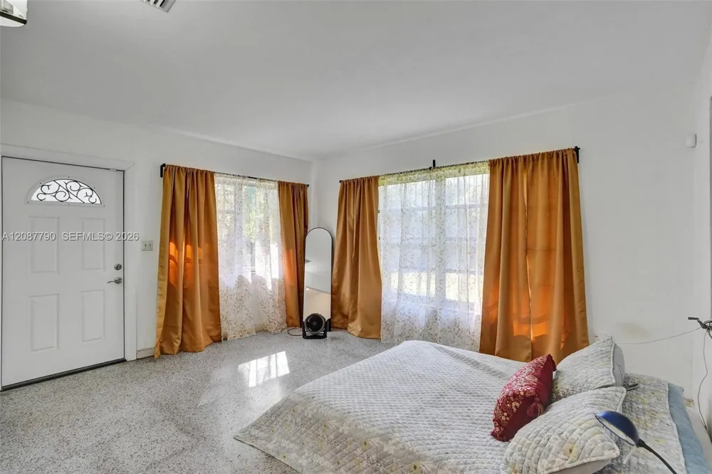 18500 NE 23rd Ct Miami, FL 33180