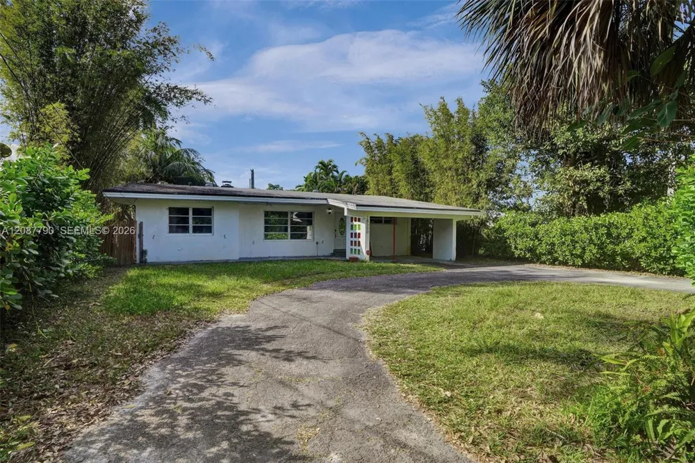 18500 NE 23rd Ct Miami, FL 33180