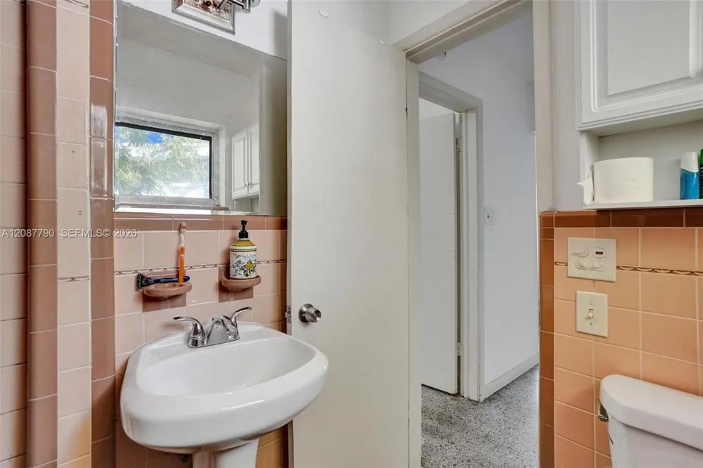 18500 NE 23rd Ct Miami, FL 33180