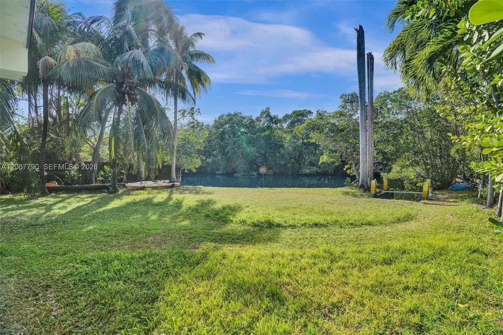 18500 NE 23rd Ct Miami, FL 33180