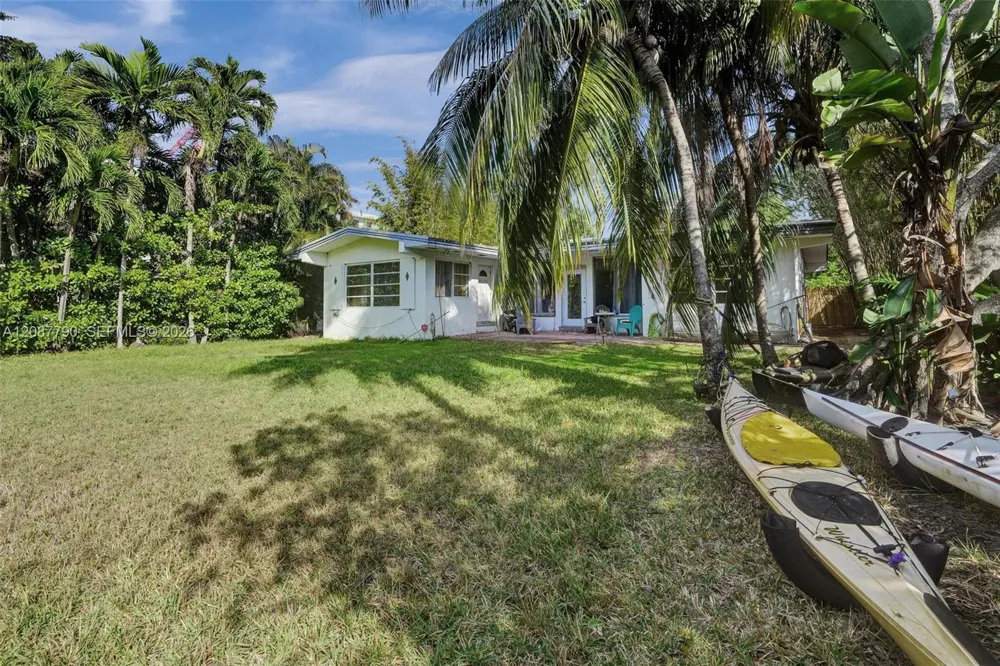 18500 NE 23rd Ct Miami, FL 33180