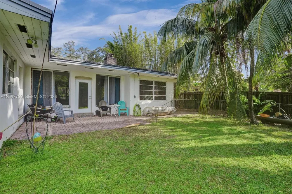 18500 NE 23rd Ct Miami, FL 33180