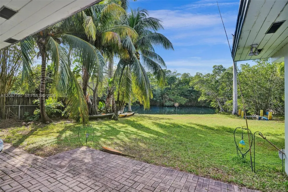 18500 NE 23rd Ct Miami, FL 33180