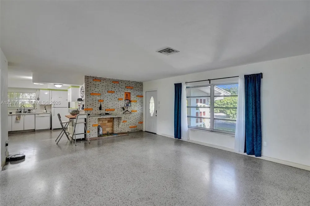 18500 NE 23rd Ct Miami, FL 33180