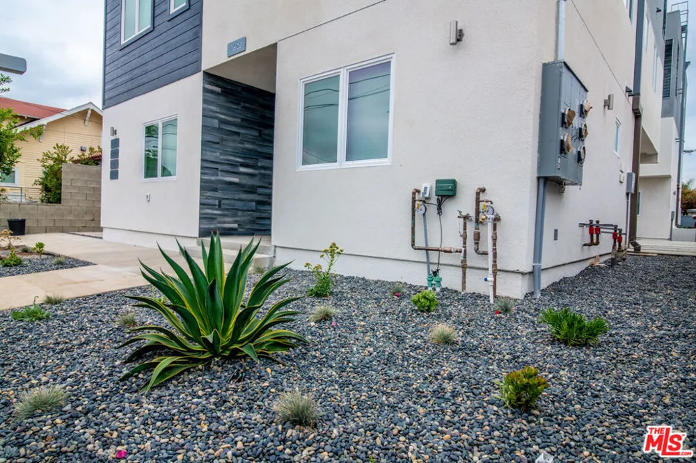 1623 S New Hampshire Avenue Los Angeles, CA 90006