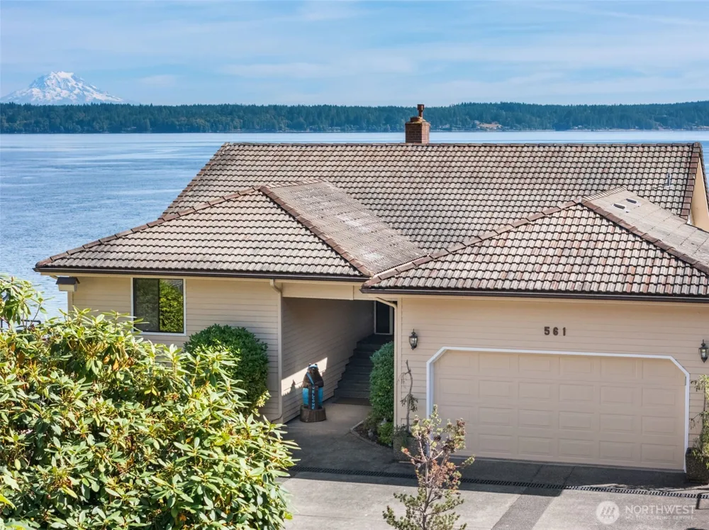 561 E Rauschert Road Grapeview, WA 98546