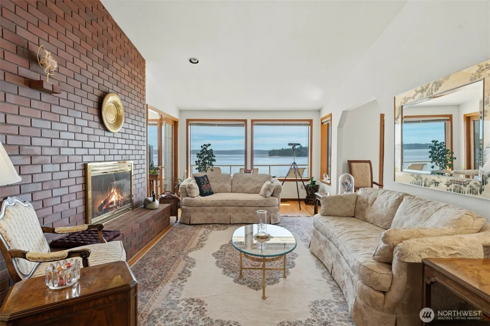 561 E Rauschert Road Grapeview, WA 98546