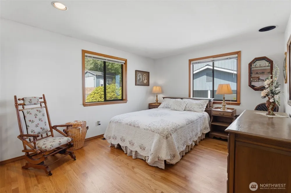 561 E Rauschert Road Grapeview, WA 98546