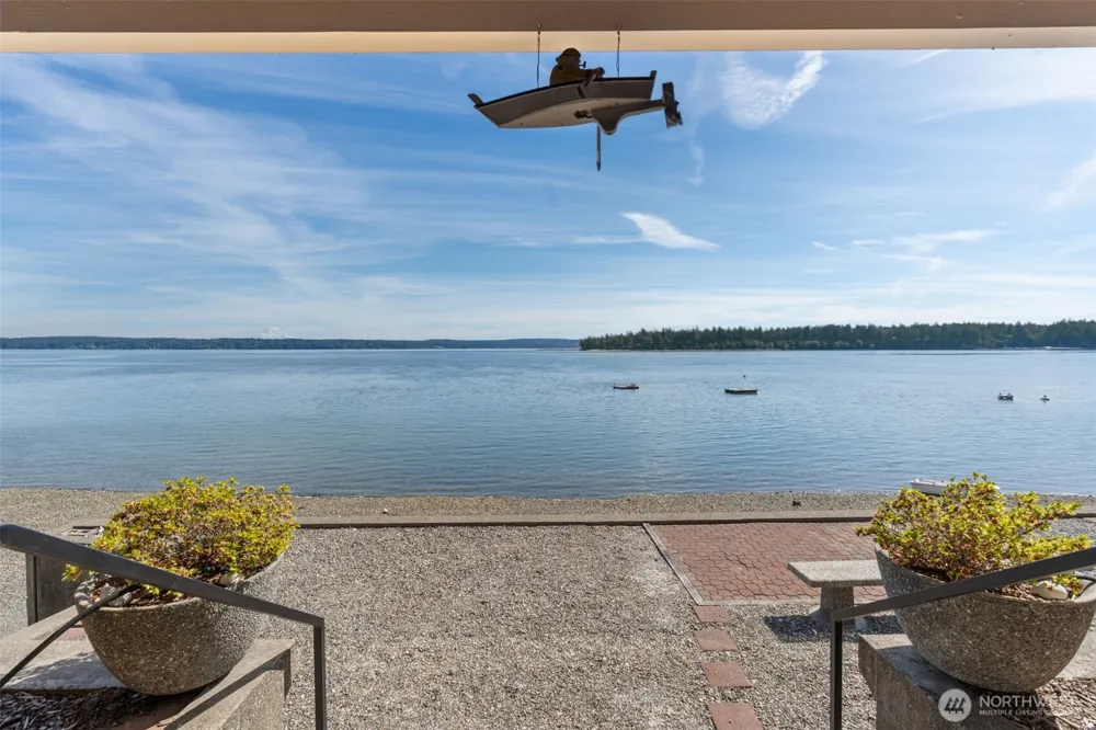 561 E Rauschert Road Grapeview, WA 98546