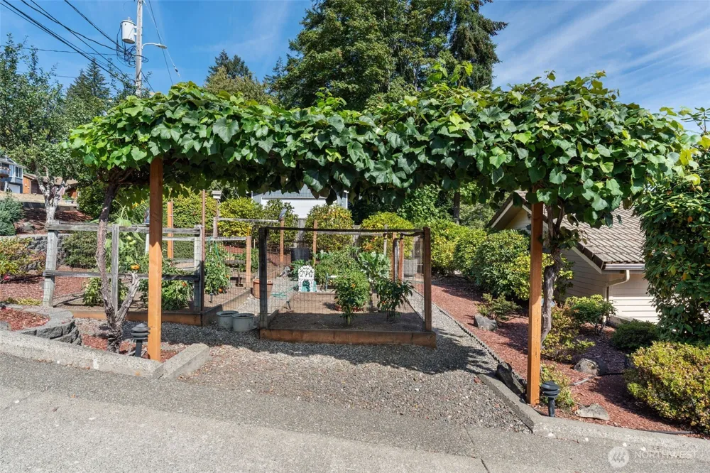 561 E Rauschert Road Grapeview, WA 98546