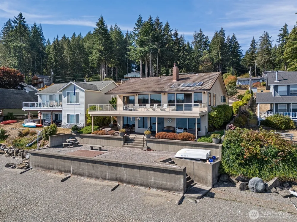 561 E Rauschert Road Grapeview, WA 98546