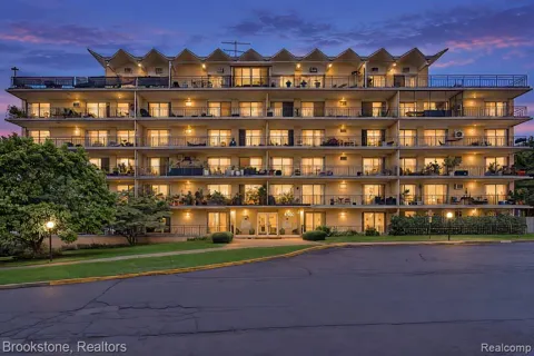 8300 E Jefferson Avenue #308