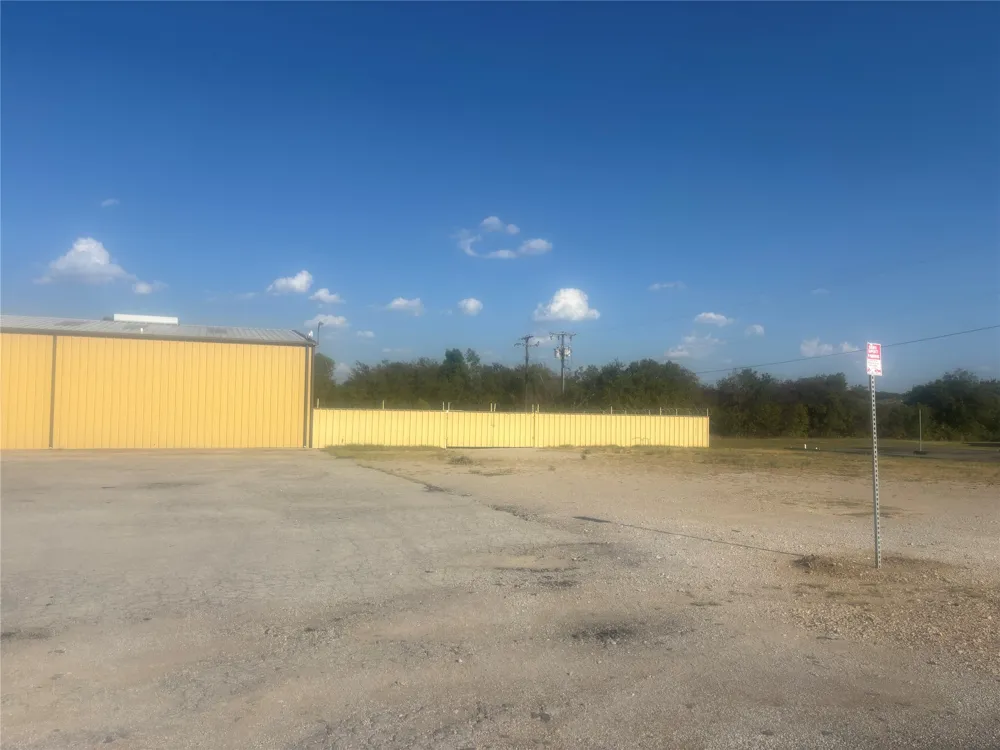 105 Factory Outlet Avenue Mineral Wells, TX 76067