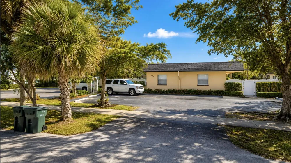 211 S Swinton Avenue Delray Beach, FL 33444