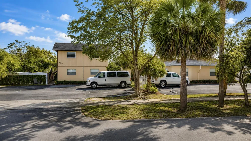 211 S Swinton Avenue Delray Beach, FL 33444