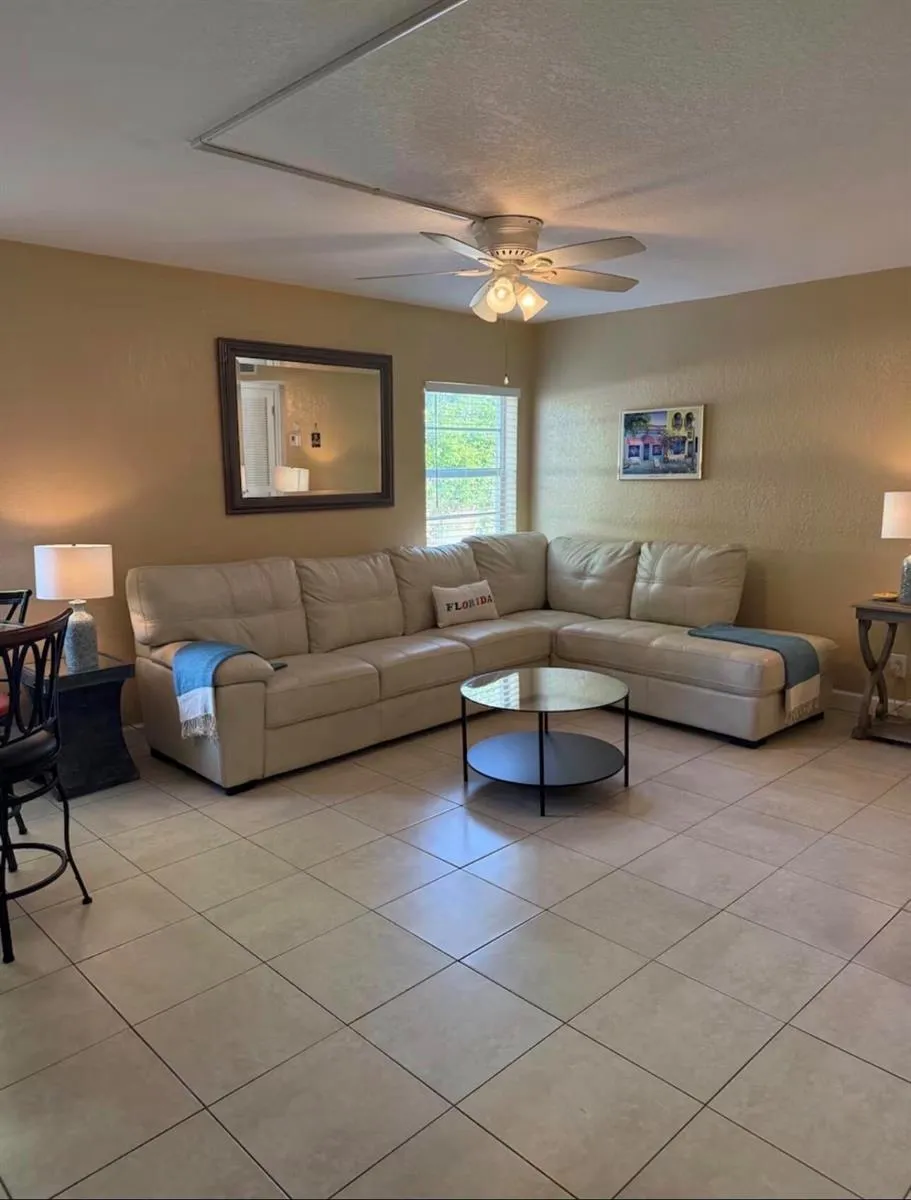 211 S Swinton Avenue Delray Beach, FL 33444