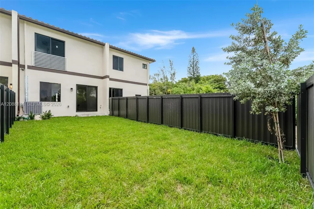 1962 NW 107th St Miami, FL 33167