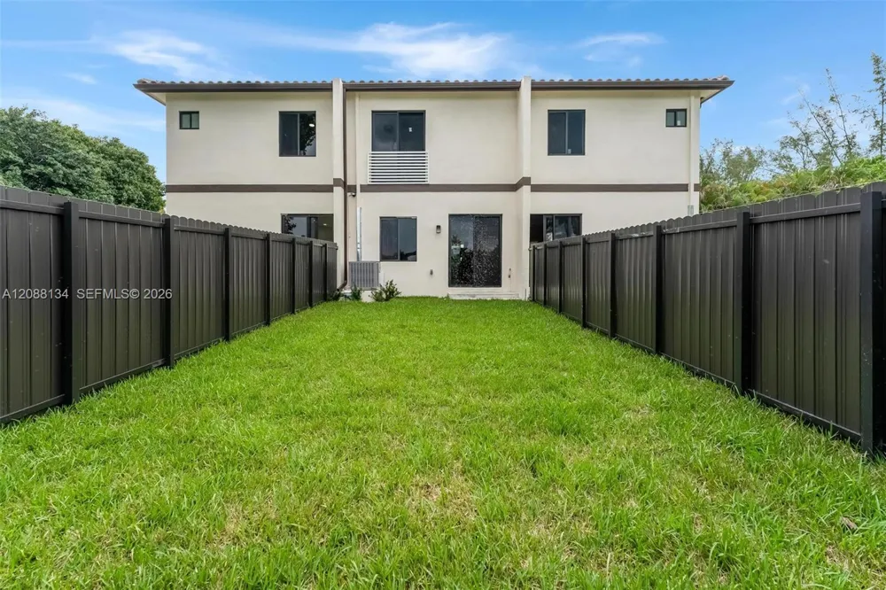 1962 NW 107th St Miami, FL 33167