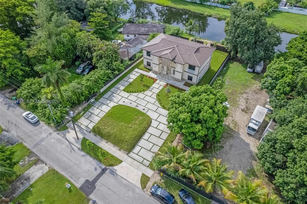 1962 NW 107th St Miami, FL 33167